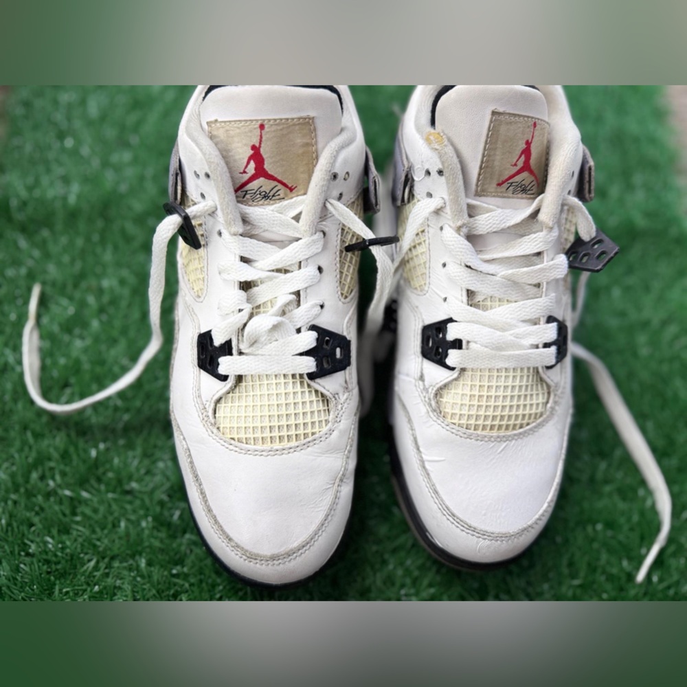 Jordan 4 Retro
White Cement (2012) (GS) Size 6.5Y